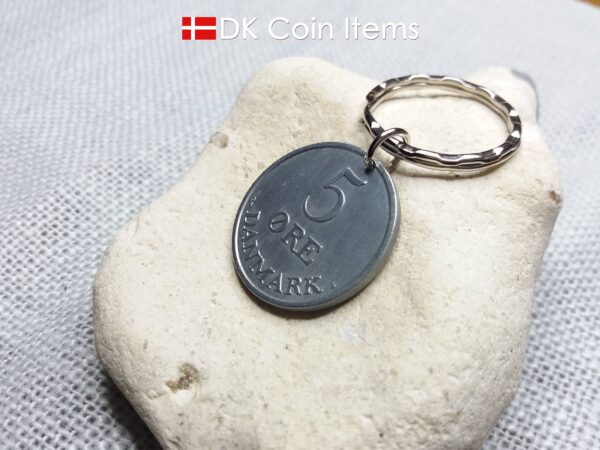 1962 coin keychain with 62 year old Danish Crown R-initial 5 ore as pendant on pattern keyring