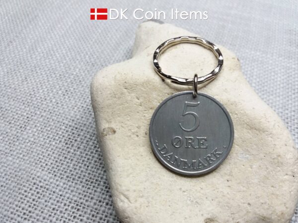 1962 coin keychain with 62 year old Danish Crown R-initial 5 ore as pendant on pattern keyring