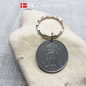 1962 coin keychain with 62 year old Danish Crown R-initial 5 ore as pendant on pattern keyring