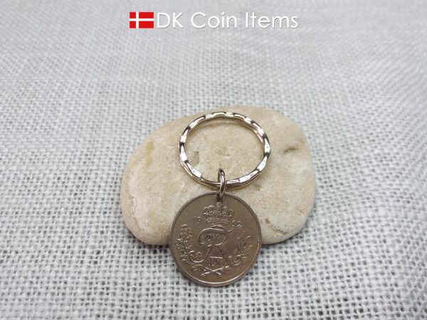 Denmark 1952 coin keychain. 72 year old Crown R-initial coin pendant. Danish vintage 25 ore coin on pattern steel keyring.