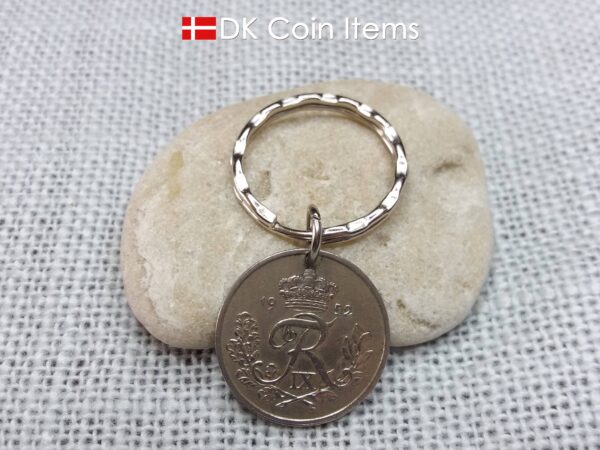 Denmark 1952 coin keychain. 72 year old Crown R-initial coin pendant. Danish vintage 25 ore coin on pattern steel keyring.