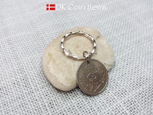 Denmark 1952 coin keychain. 72 year old Crown R-initial coin pendant. Danish vintage 25 ore coin on pattern steel keyring.