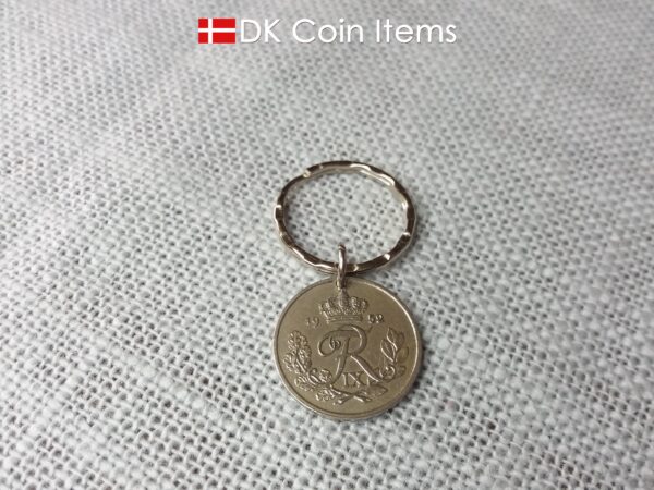 Denmark 1952 coin keychain. 72 year old Crown R-initial coin pendant. Danish vintage 25 ore coin on pattern steel keyring.