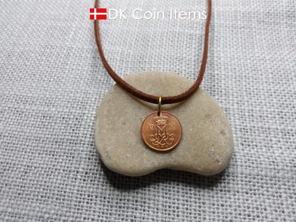 Denmark 1988 coin necklace with a 36 year old Danish 5 ore with Crown M initial as coin pendant. Danish vintage souvenir