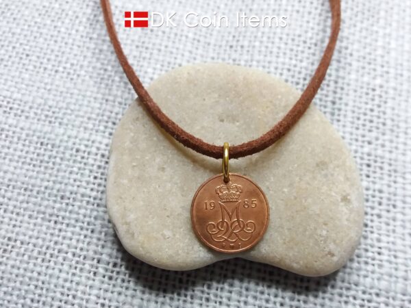 Denmark 1985 coin necklace with a 39 year old Danish 5 ore with Crown M initial as coin pendant. Danish vintage souvenir