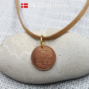 Denmark 1983 coin necklace with a 41 year old Danish 5 ore with Crown M initial as coin pendant. Danish vintage souvenir