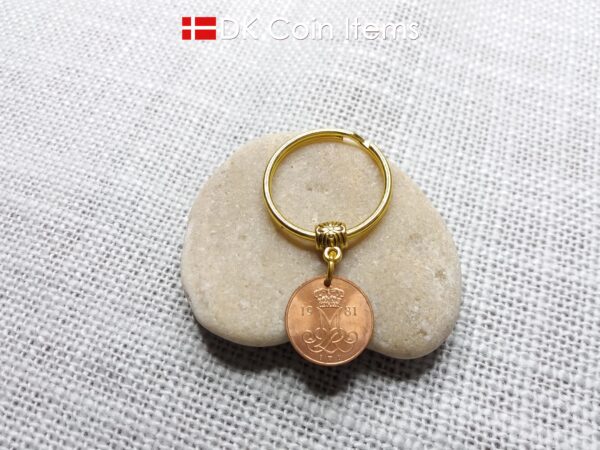 Denmark 1981 coin keychain. 43 year old coin pendant. Initial M 5 ore. 43rd birthday gift. 5th anniversary gift. Danish vintage souvenir