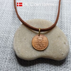 Denmark 1988 coin necklace with a 36 year old Danish 5 ore with Crown M initial as coin pendant. Danish vintage souvenir