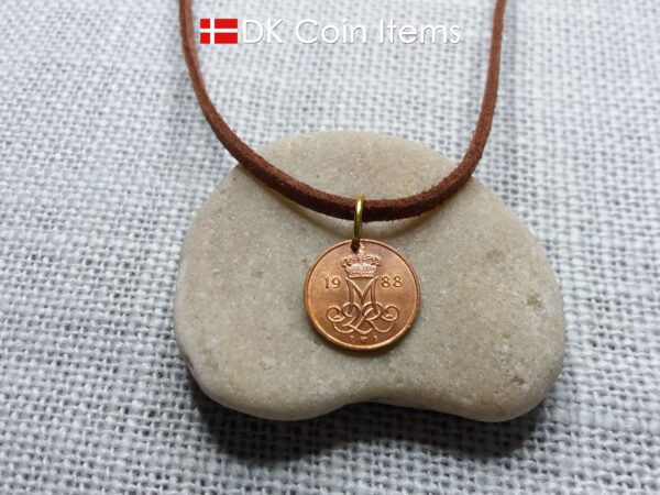 Denmark 1988 coin necklace with a 36 year old Danish 5 ore with Crown M initial as coin pendant. Danish vintage souvenir