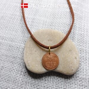 Denmark 1985 coin necklace with a 39 year old Danish 5 ore with Crown M initial as coin pendant. Danish vintage souvenir