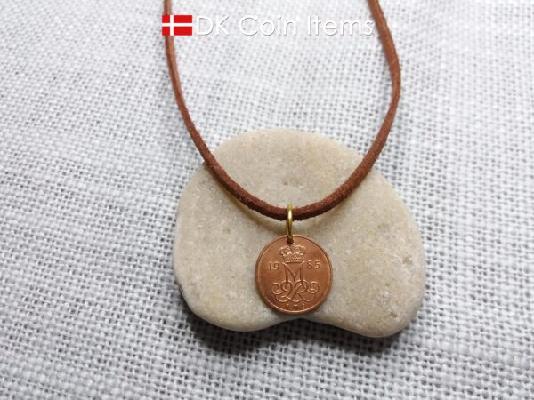 Denmark 1985 coin necklace with a 39 year old Danish 5 ore with Crown M initial as coin pendant. Danish vintage souvenir