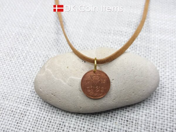 Denmark 1983 coin necklace with a 41 year old Danish 5 ore with Crown M initial as coin pendant. Danish vintage souvenir