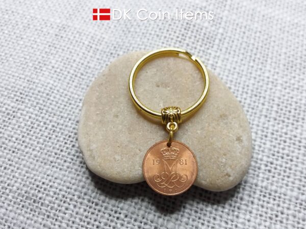 Denmark 1981 coin keychain. 43 year old coin pendant. Initial M 5 ore. 43rd birthday gift. 5th anniversary gift. Danish vintage souvenir