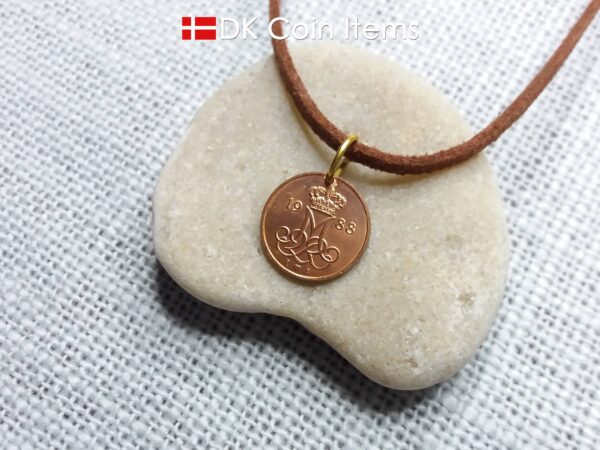 Denmark 1988 coin necklace with a 36 year old Danish 5 ore with Crown M initial as coin pendant. Danish vintage souvenir