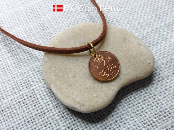 Denmark 1988 coin necklace with a 36 year old Danish 5 ore with Crown M initial as coin pendant. Danish vintage souvenir