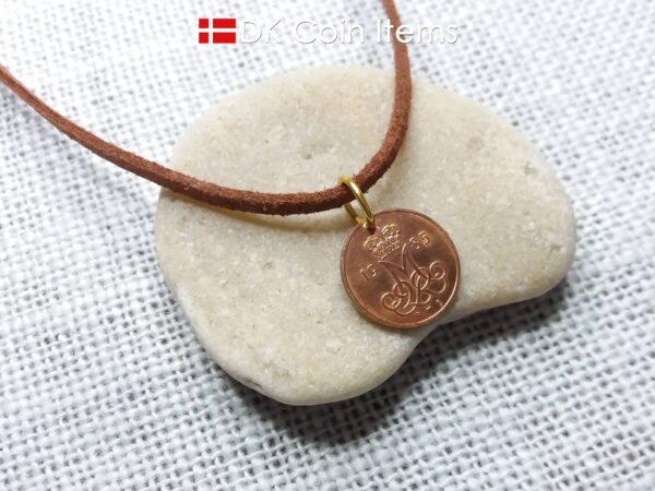 Denmark 1985 coin necklace with a 39 year old Danish 5 ore with Crown M initial as coin pendant. Danish vintage souvenir