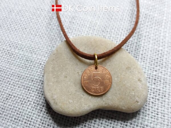 Denmark 1985 coin necklace with a 39 year old Danish 5 ore with Crown M initial as coin pendant. Danish vintage souvenir