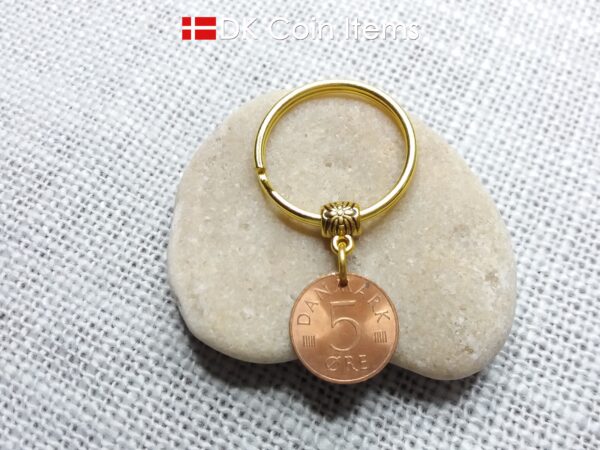 Denmark 1981 coin keychain. 43 year old coin pendant. Initial M 5 ore. 43rd birthday gift. 5th anniversary gift. Danish vintage souvenir