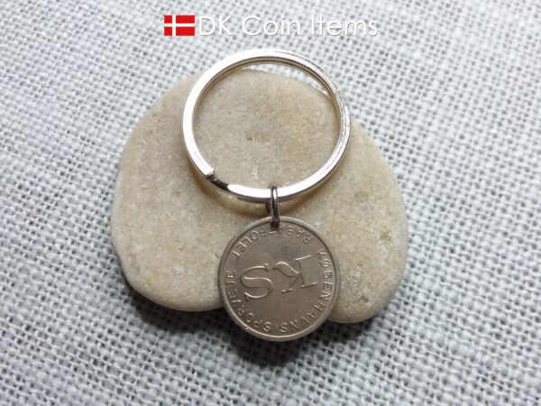 Coin pendant keychain with The Danish Little Mermaid statue/sculpture on a Copenhagen vintage fare token from 1966-1967