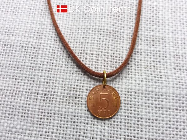 Denmark 1988 coin necklace with a 36 year old Danish 5 ore with Crown M initial as coin pendant. Danish vintage souvenir