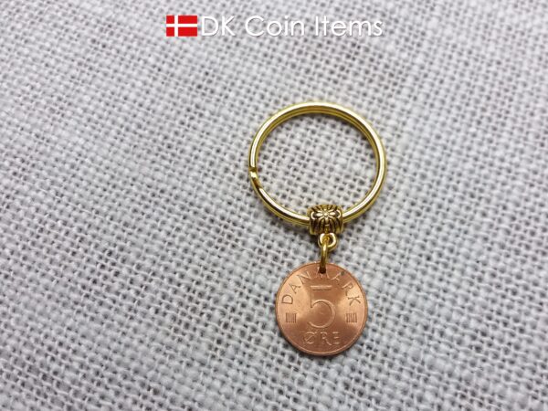 Denmark 1981 coin keychain. 43 year old coin pendant. Initial M 5 ore. 43rd birthday gift. 5th anniversary gift. Danish vintage souvenir