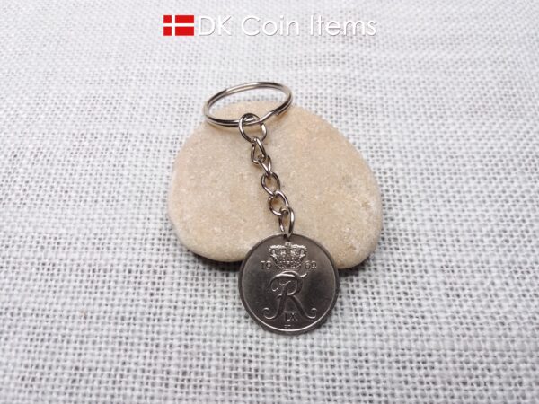 Denmark 1962 R-initial coin keychain with 62 year old 25 ore as coin pendant on 32mm chain and 25mm keyring