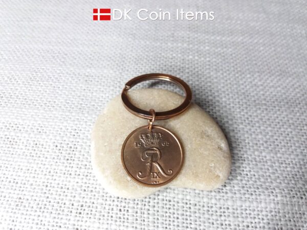 Denmark 1965 coin keychain with 59 year old Crown R initial 25 ore as coin pendant. 59th birthday gift. Danish vintage souvenir