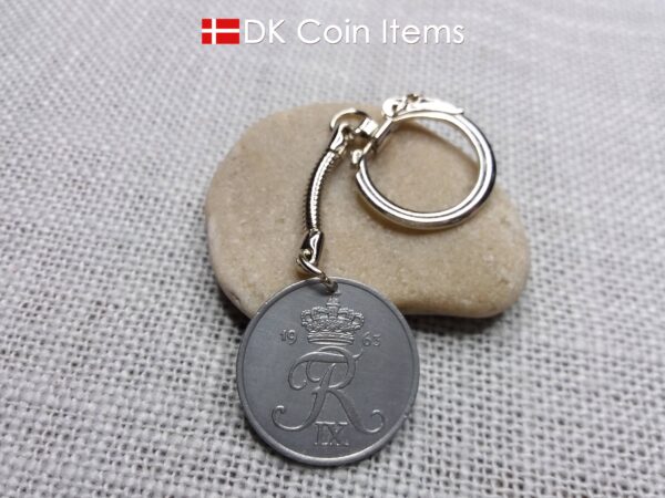 Crown R coin keychain with 61 year old Danish 5 ore 1963 as coin pendant on snake keyring. Vintage souvenir from Denmark.