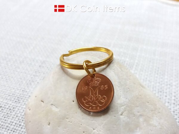 Denmark 1985 coin keychain with 39 year old Crown M initial 5 ore as coin pendant. 39th birthday gift. Danish vintage souvenir