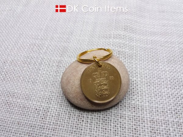 Denmark 1958 coin keychain with golden 66 year old Coat of Arms 1 krone as coin pendant on 25mm keyring