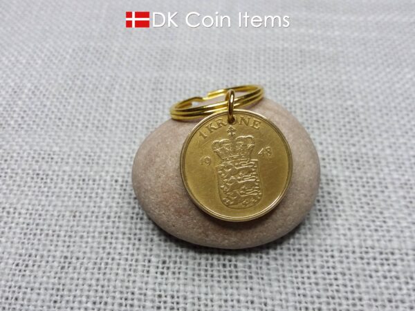 Denmark 1948 coin keychain with golden 76 year old Coat of Arms 1 krone as coin pendant on 25mm keyring