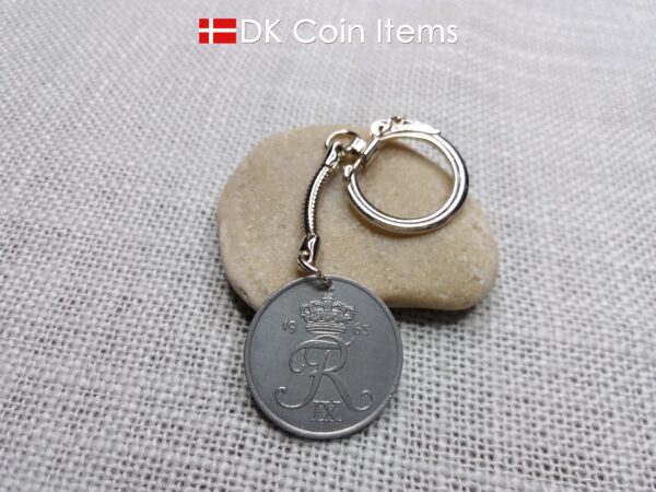 Crown R coin keychain with 61 year old Danish 5 ore 1963 as coin pendant on snake keyring. Vintage souvenir from Denmark.