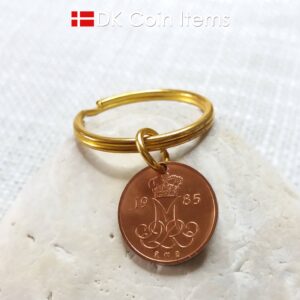 Denmark 1985 coin keychain with 39 year old Crown M initial 5 ore as coin pendant. 39th birthday gift. Danish vintage souvenir