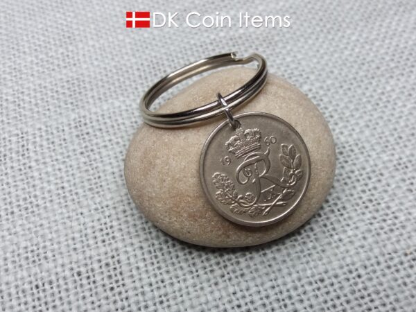 Denmark Crown R 1960 coin keychain with 64 year old 25 ore as coin pendant on 30mm keyring