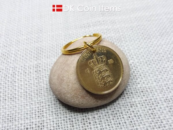 Denmark 1958 coin keychain with golden 66 year old Coat of Arms 1 krone as coin pendant on 25mm keyring