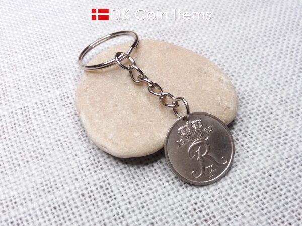 Denmark 1962 R-initial coin keychain with 62 year old 25 ore as coin pendant on 32mm chain and 25mm keyring