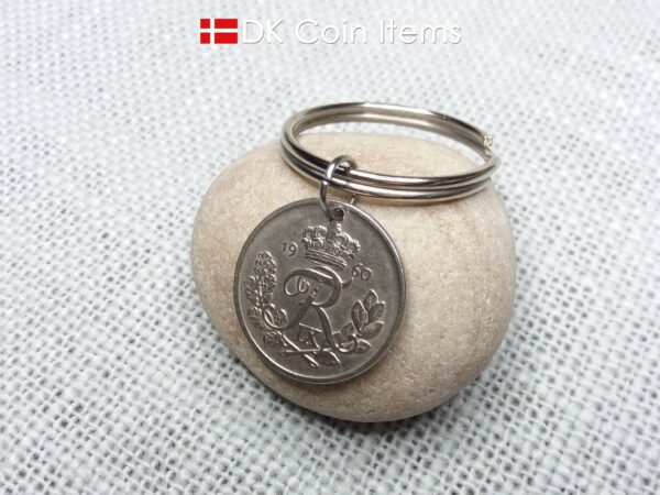 Denmark Crown R 1960 coin keychain with 64 year old 25 ore as coin pendant on 30mm keyring