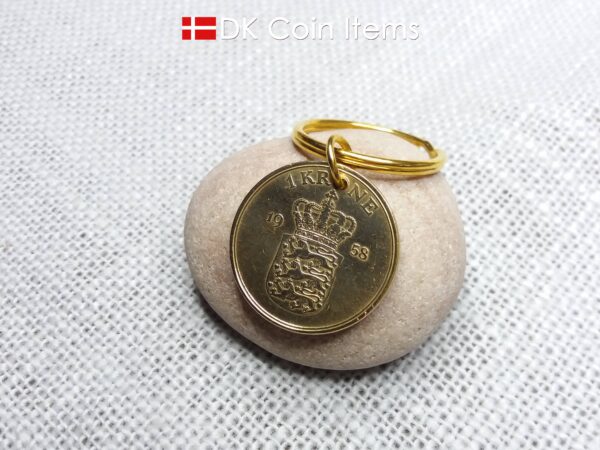 Denmark 1958 coin keychain with golden 66 year old Coat of Arms 1 krone as coin pendant on 25mm keyring