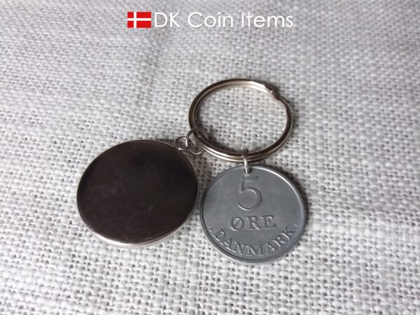 Denmark 1960 coin keychain with 64 year old Crown R initial 5 ore coin and Black-Capped Chickadee painting pendant. Danish vintage souvenir