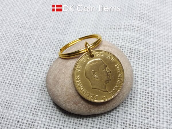 Denmark 1958 coin keychain with golden 66 year old Coat of Arms 1 krone as coin pendant on 25mm keyring