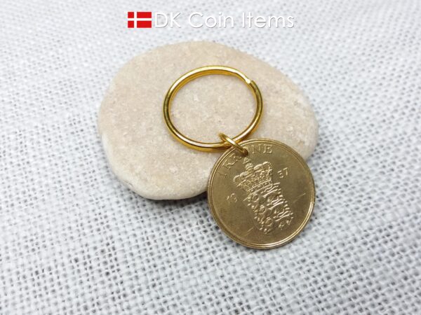 Denmark 1957 coin keychain with golden 67 year old Coat of Arms 1 krone as coin pendant on 25mm keyring