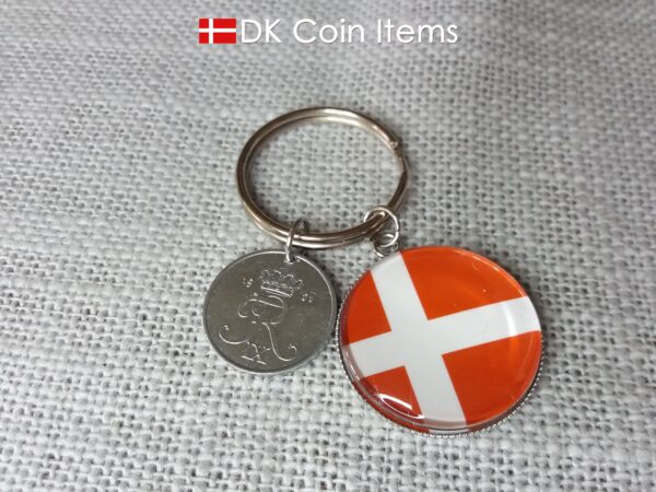 Denmark 1971 coin keychain with 53 year old Crown R 2 ore coin and Danish flag picture pendant. Danish vintage souvenir gift