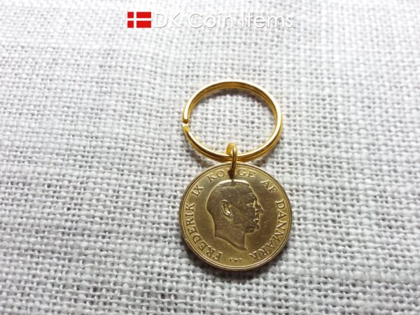 Denmark 1958 coin keychain with golden 66 year old Coat of Arms 1 krone as coin pendant on 25mm keyring