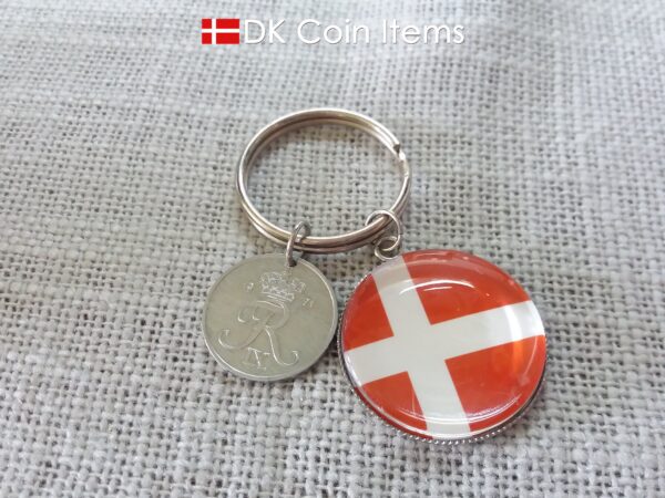 Denmark 1971 coin keychain with 53 year old Crown R 2 ore coin and Danish flag picture pendant. Danish vintage souvenir gift