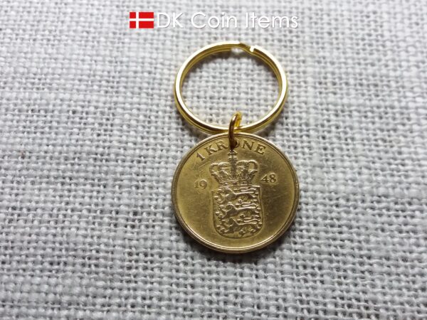 Denmark 1948 coin keychain with golden 76 year old Coat of Arms 1 krone as coin pendant on 25mm keyring