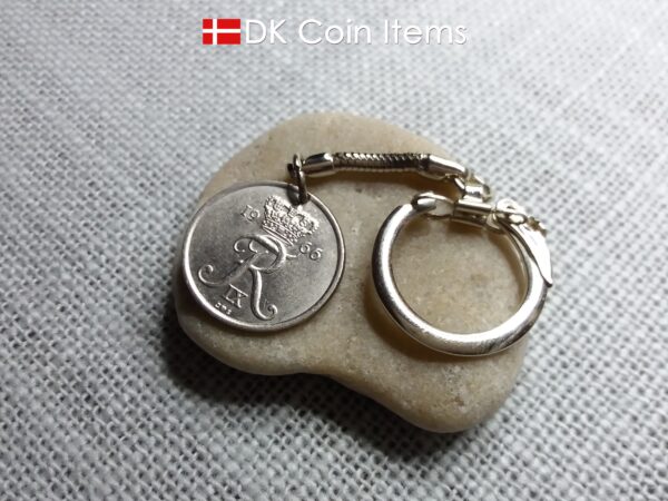 Denmark 1966 coin keychain with 58 year old Crown R initial 25 ore as coin pendant. 58th birthday gift. Danish vintage souvenir