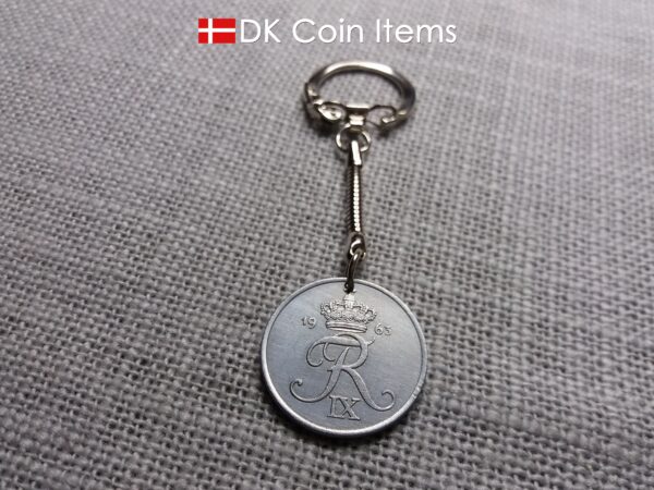 Crown R coin keychain with 61 year old Danish 5 ore 1963 as coin pendant on snake keyring. Vintage souvenir from Denmark.