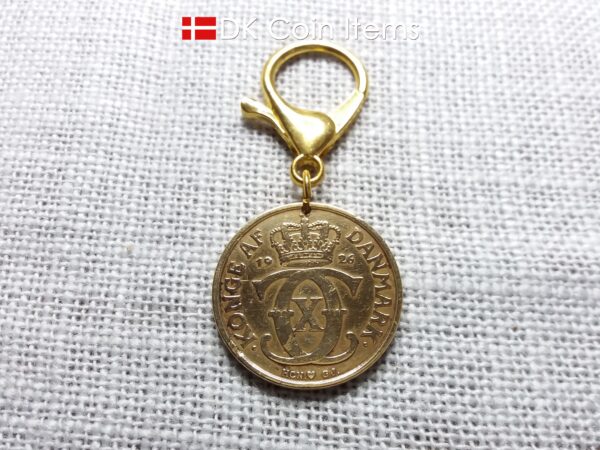 Golden 98 year old Crown C-initial coin charm/keychain with 2 kroner 1926 from Denmark as coin pendant. Antique Danish vintage souvenir gift