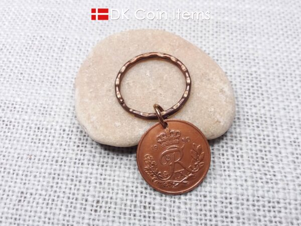 Denmark 1950 R-initial coin pendant keychain with 74 year old decoratively copper plated 25 ore and 25mm pattern keyring