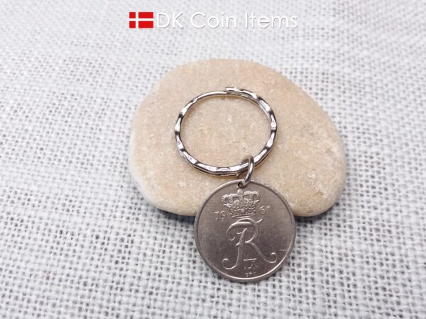 Denmark 1961 R-initial coin keychain with 63 year old 25 ore as coin pendant on 25mm pattern keyring